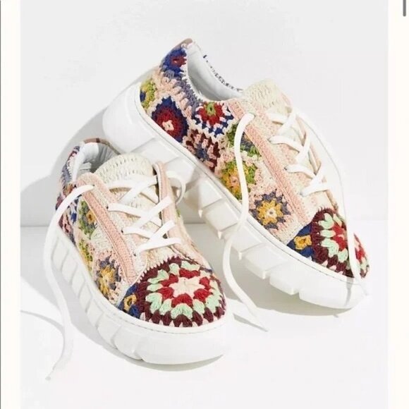 Free People Catch Me If You Can Crochet Flower Sneaker EU 38 US 8 New Colorful - Picture 1 of 9